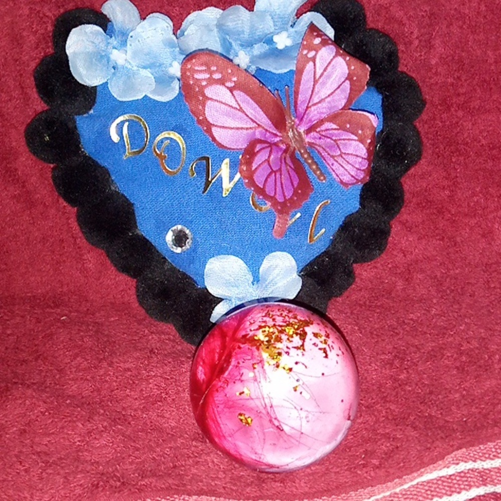 Resin sphere